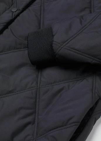 Черная зимняя куртка H&M