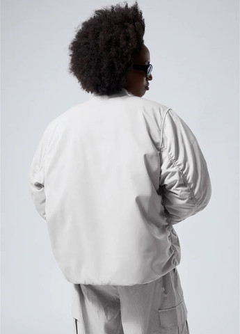 Светло-серая демисезонная куртка Weekday