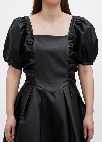 Чорна кежуал сукня дзвін NA-KD однотонна