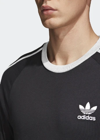 Чорна футболка з коротким рукавом adidas