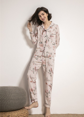 Бежевая всесезон пижама женская stork flying рубашка + брюки Berni Fashion 56484