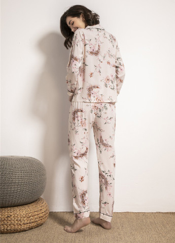 Бежевая всесезон пижама женская stork flying рубашка + брюки Berni Fashion 56484