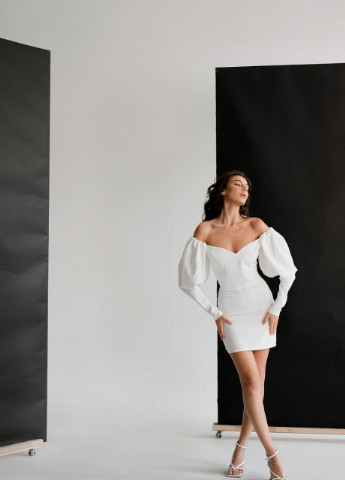 Молочна вечірня молочна облягаюча сукня міні little Lipinskaya Brand однотонна