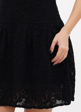 Черное кэжуал платье а-силуэт Sassofono однотонное