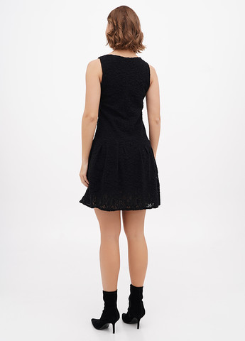 Черное кэжуал платье а-силуэт Sassofono однотонное