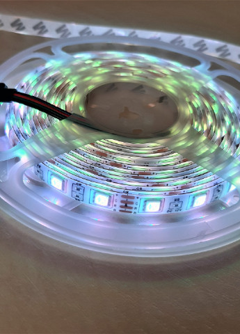 Світлодіодна Стрічка c Пультом та Блоком Живлення Вологозахищена LED RGB 5050 12v 5М 16 кольорів з клейкою основою Forus (253141339)