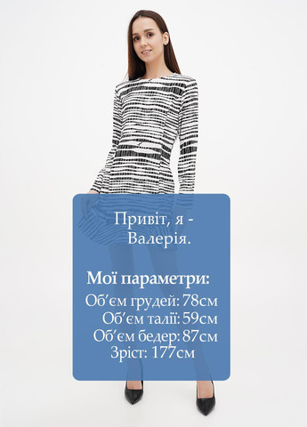 Черно-белое кэжуал платье колокол Sassofono с абстрактным узором