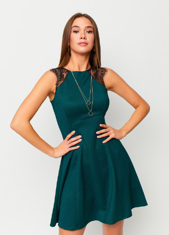 Темно-зеленое коктейльное платье клеш Karree однотонное