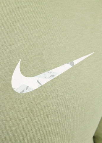 Оливкова футболка fd4200-386 Nike NSW Club+ Camo Swoosh T-shirt