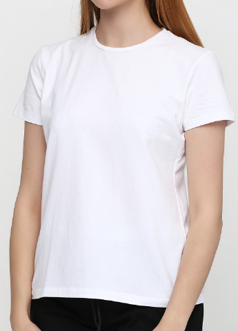 Белая летняя футболка Роза