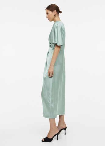 Светло-зеленое коктейльное платье H&M однотонное