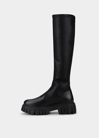 Черные осенние ботфорты Braska на тракторной подошве