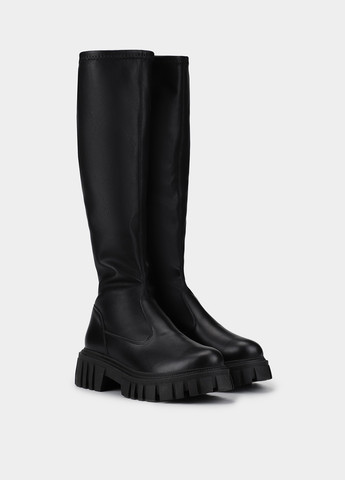 Черные осенние ботфорты Braska на тракторной подошве