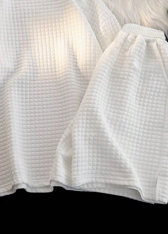 Белый летний костюм (футболка, шорты) SHEIN