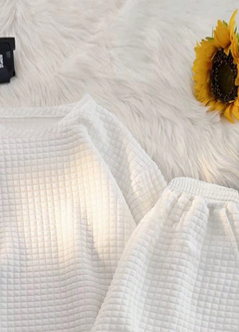 Белый летний костюм (футболка, шорты) SHEIN