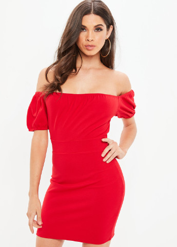 Красное кэжуал платье с открытыми плечами Missguided однотонное