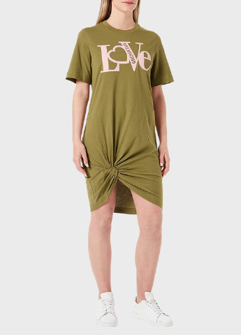 Оливкова (хакі) кежуал сукня сукня-футболка Love Moschino з написами