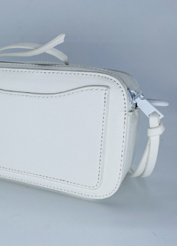 Жіноча прямокутна сумка крос-боді на широкому ремені біла NoName (251204023)