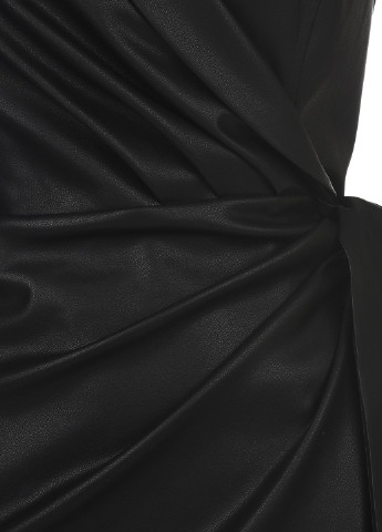 Черное коктейльное платье с открытыми плечами LOVE REPUBLIC
