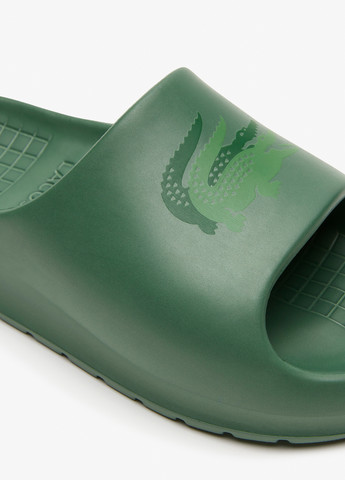 Зеленые шлепанцы Lacoste с логотипом