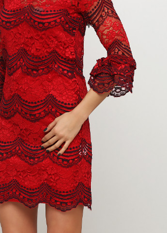 Красное коктейльное платье футляр ELLI WHITE с орнаментом