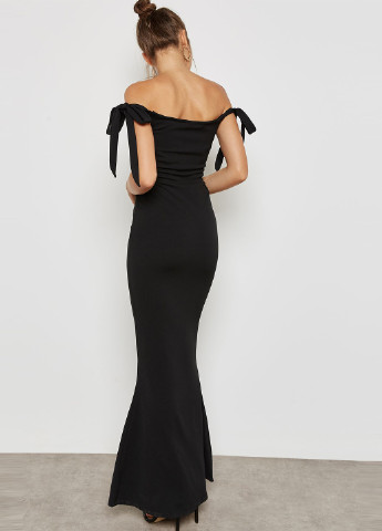 Черное вечернее платье с открытыми плечами Missguided однотонное