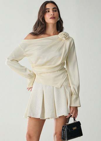 Кремова блуза SHEIN