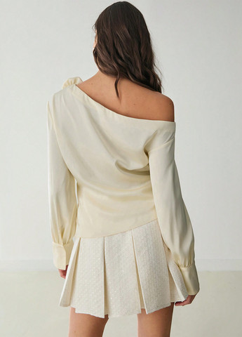 Кремова блуза SHEIN