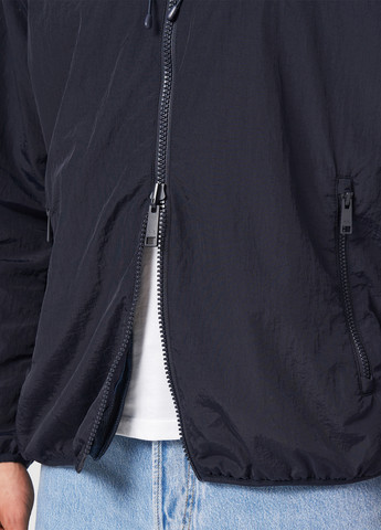 Темно-синя демісезонна вітровка Armani Exchange