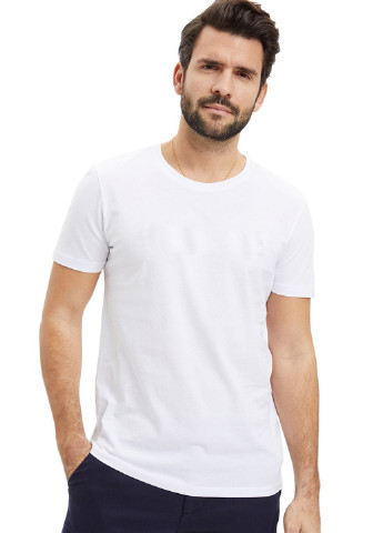 Белая летняя футболка SVTR