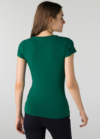 Темно-зеленая всесезон футболка Lacoste