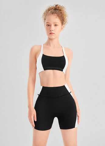 Чорно-білий літній комплект (топ, шорти) SHEIN