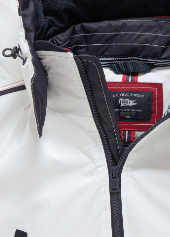 Белая зимняя куртка C&A