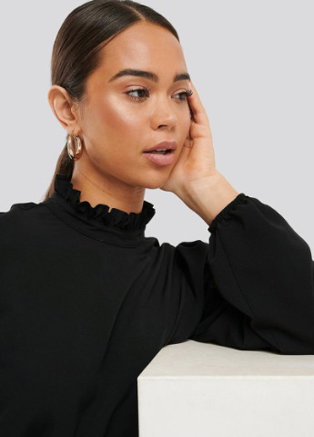 Чорна кежуал сукня NA-KD однотонна