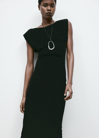 Черное кэжуал платье силуэтная H&M однотонное