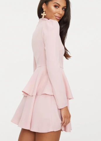 Светло-розовое коктейльное платье клеш PrettyLittleThing однотонное