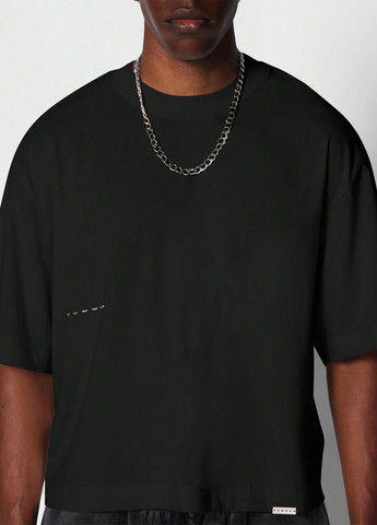 Черная футболка SHEIN