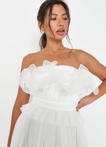 Белое коктейльное платье клеш, бэби долл Missguided однотонное