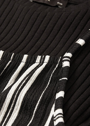 Черно-белый летний комплект (футболка, комбинезон) C&A