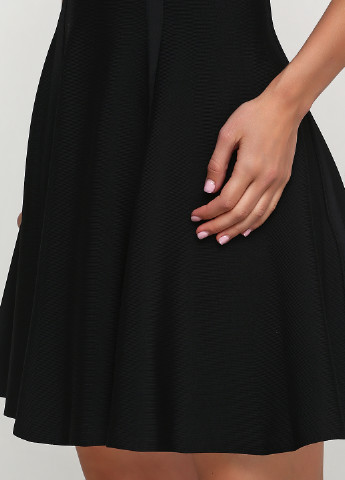 Черное коктейльное платье бандажное, клеш Guess by Marciano однотонное