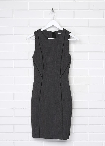 Темно-серое деловое платье футляр H&M в клетку