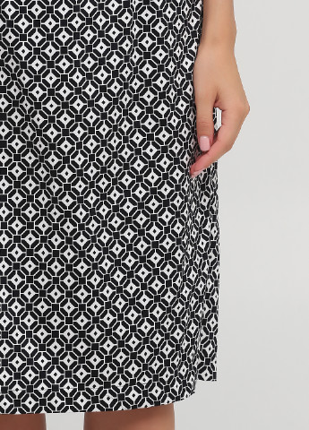 Черно-белое кэжуал платье Алеся с геометрическим узором