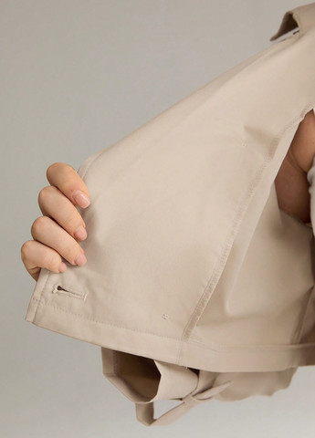 Кремова демісезонна куртка куртка-піджак SHEIN