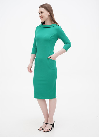 Зеленое кэжуал платье футляр Laura Bettini однотонное