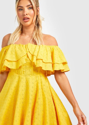 Желтое кэжуал платье клеш, с открытыми плечами Boohoo однотонное