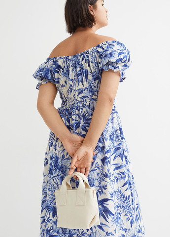 Голубое кэжуал платье с открытыми плечами H&M с цветочным принтом
