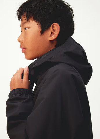 Чорна демісезонна вітровка H&M