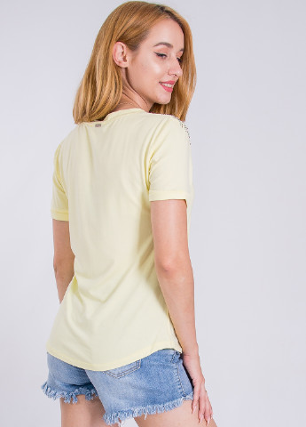 Светло-желтая летняя футболка Sarah Chole