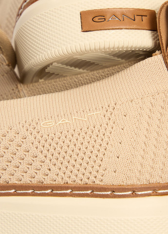 Бежевые слипоны Gant с логотипом