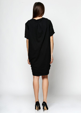 Черное кэжуал платье с коротким рукавом Roberta Biagi с абстрактным узором